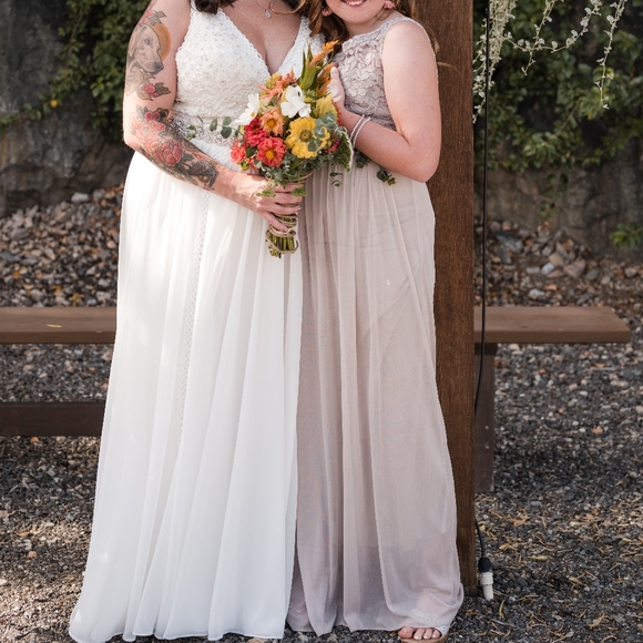 2 Davids Bridal Junior bridemaids dresses - Picture 2 of 4